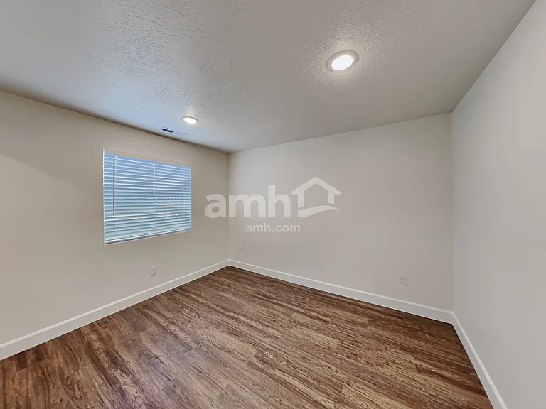 2222 E Silverado Ln — Photo 21