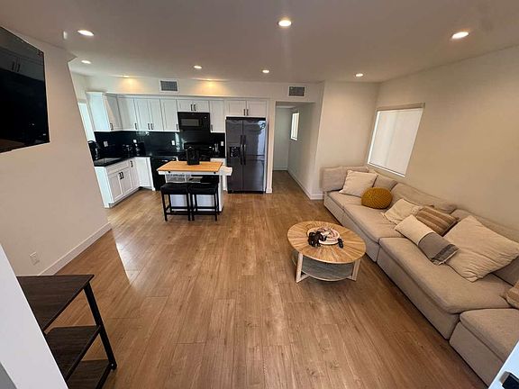 2nd image of 6328 1/2 Camellia Ave