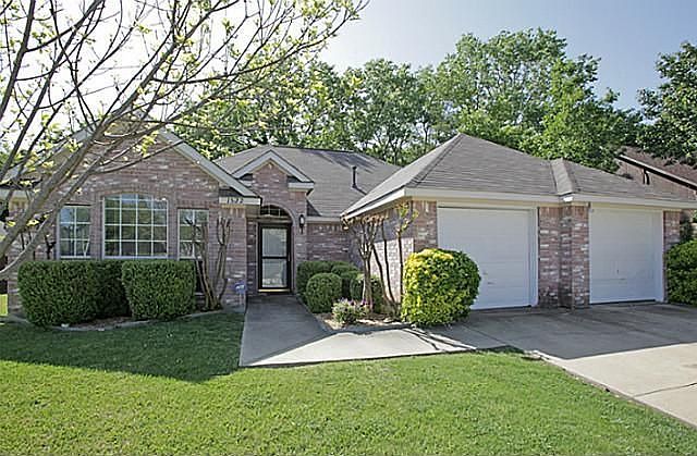 1st image of 1522 Knob Hill Dr