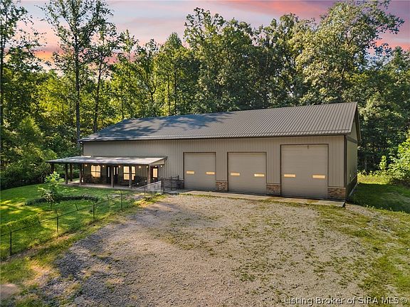 3rd image of 520 Thompson Lane