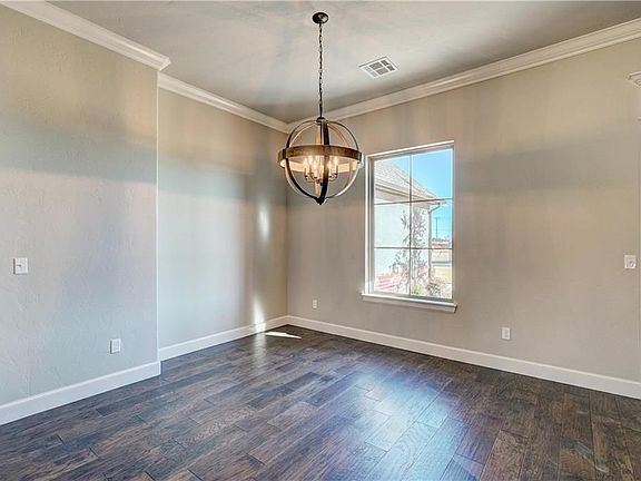 3rd image of 1409 N White Dogwood Way
