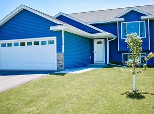 1332 Blue Jay Pl, New Richmond, WI 54017