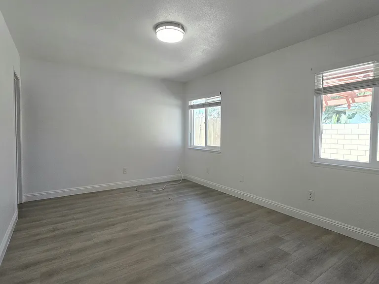 4205 Noyer Ln — Photo 7