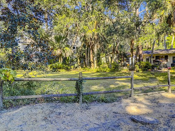 5th image of 4 Elderberry Ln