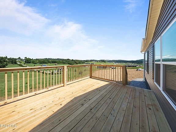 3rd image of 227 Lookout Dr