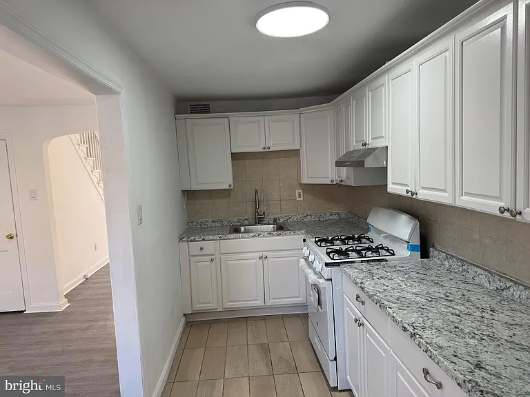 1203 Edgehill Rd — Photo 4