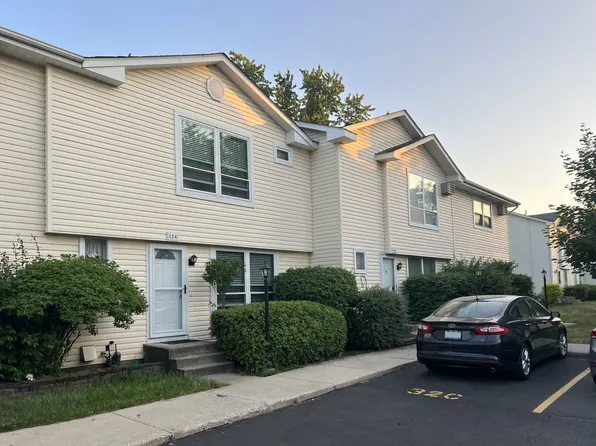 126 Raintree Ct Unit 126, Aurora, IL 60504