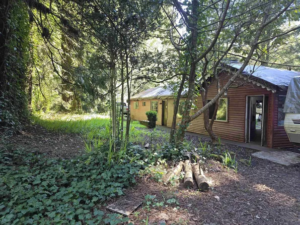 2011 Parkway Dr, Crescent City, CA 95531