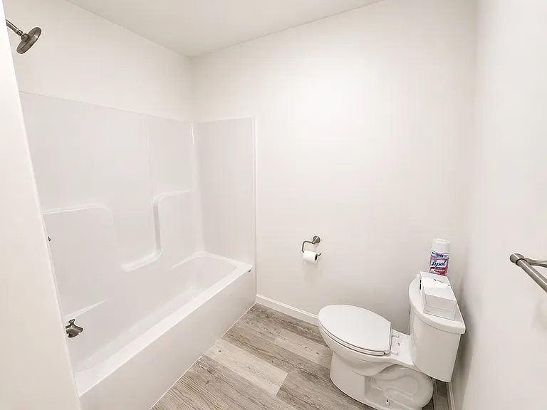 40 Doughty Blvd — Photo 7