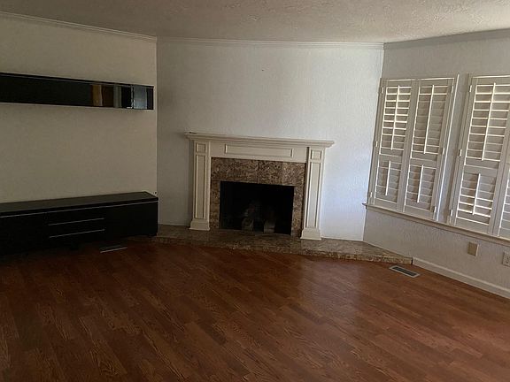 4th image of 25189 Huron St
