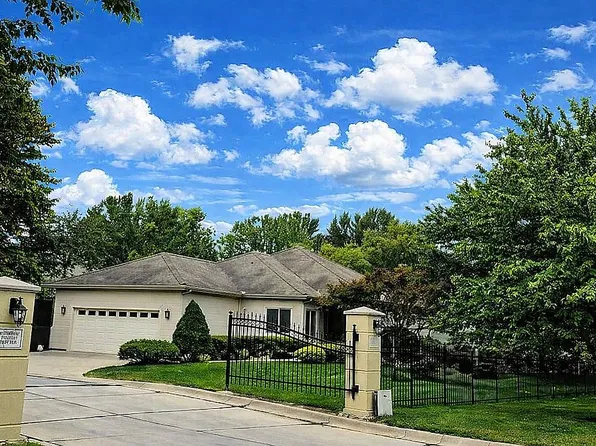 5727 Villa Dr, Lawrence, KS 66047