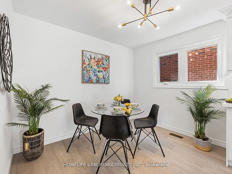 25 Lansbury Dr — Photo 4