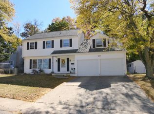 215 Point Bluff Dr, Decatur, IL 62521