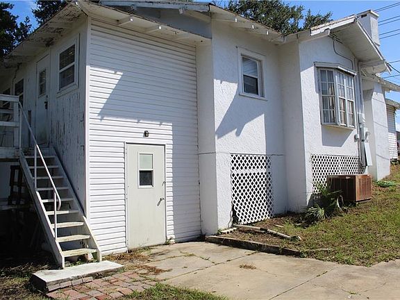 3rd image of 1024 Oak Ave