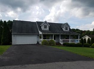 51 Ridge Rd, Fayetteville, WV 25840