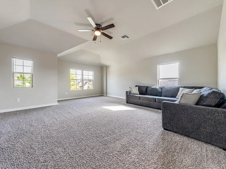 2427 Valencia Crst — Photo 17