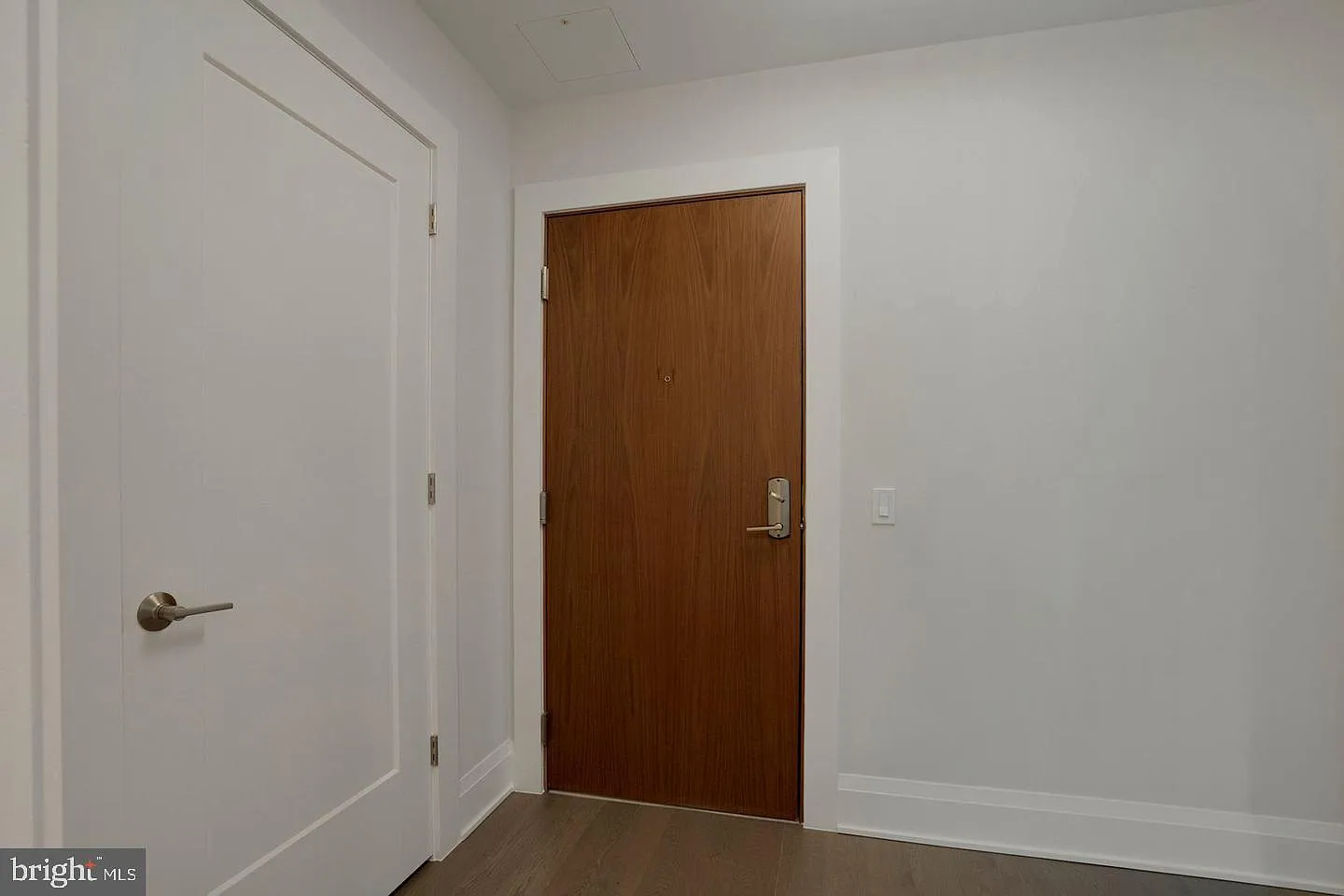 1 bed, 1.5 bath, 1268 sqft, $6,750 — Photo 4