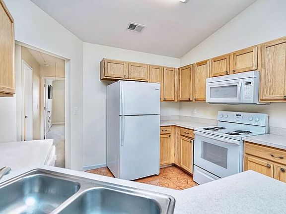 3rd image of 202 Bells Creek Dr