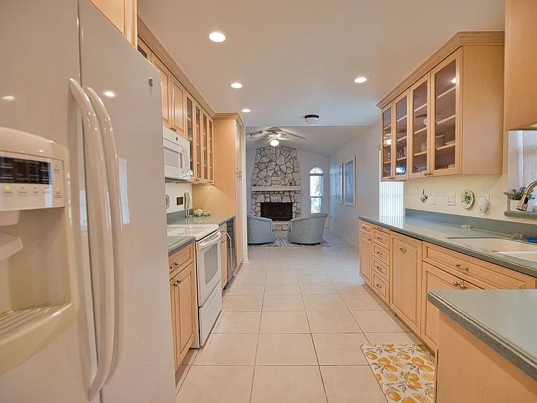 1191 Harbor Town Way — Photo 13