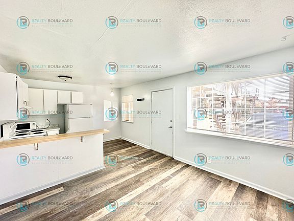 5th image of 929 Willow St APT 5