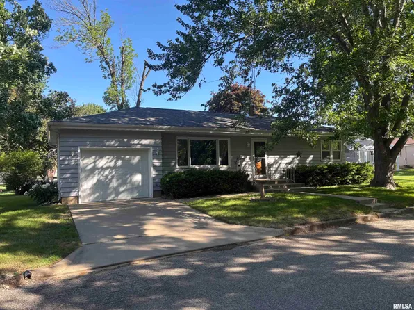 615 S Fulton St, Lacon, IL 61540