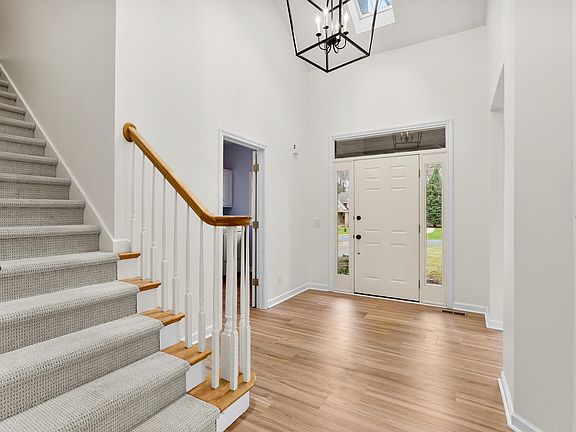3rd image of 5363 Four Seasons Dr