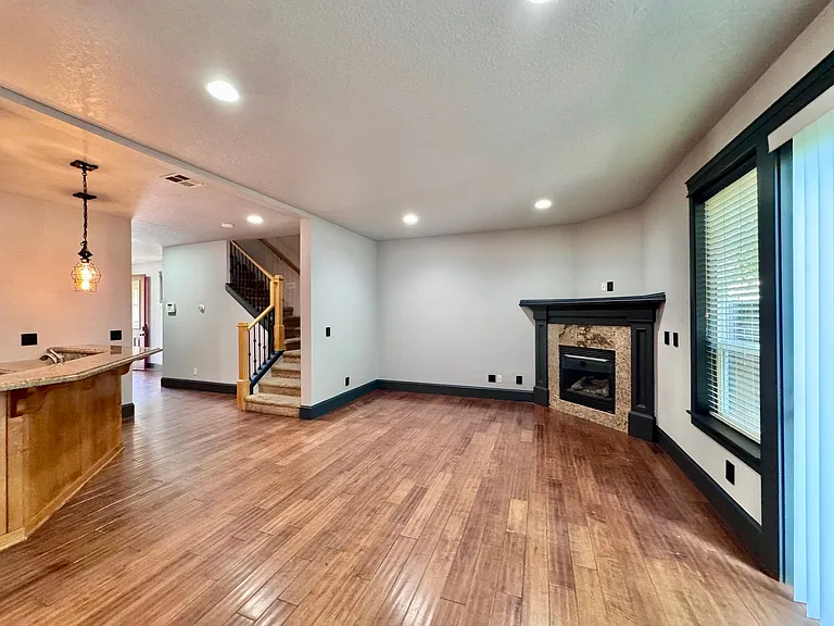 10302 NE 4th St — Photo 13
