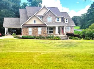 424 Pebble Beach Dr, Eufaula, AL 36027