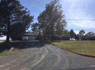 2304 W Commerce Rd, Clinton, OK 73601