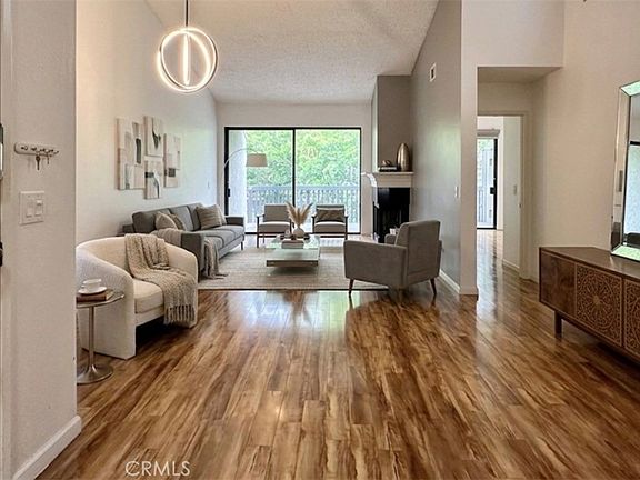 3rd image of 2542 W Macarthur Blvd