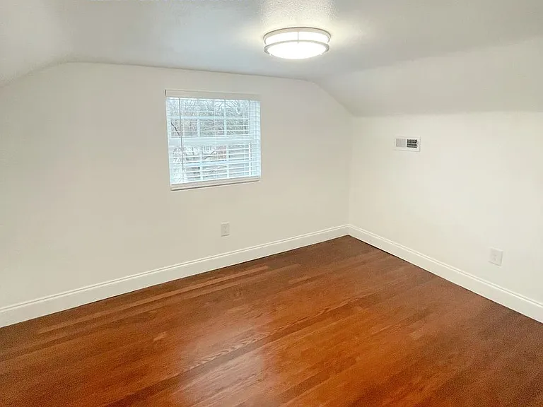 605 Fairview — Photo 13