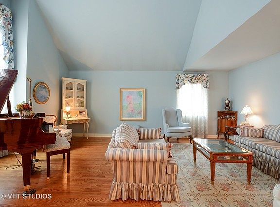 3rd image of 117 Indianwood Ln
