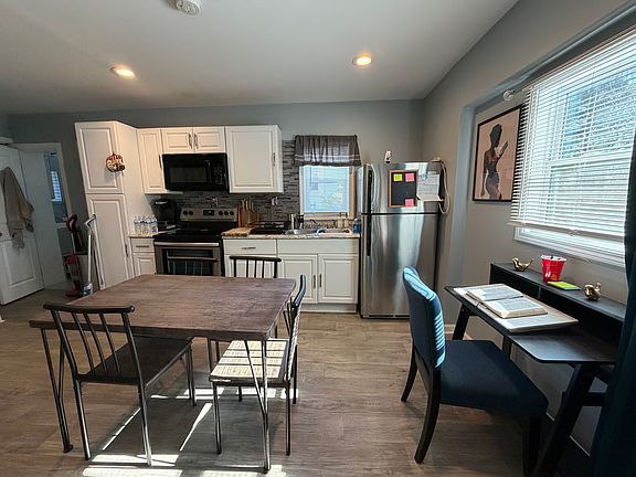 4th image of 2701 Hood Ave SE #B