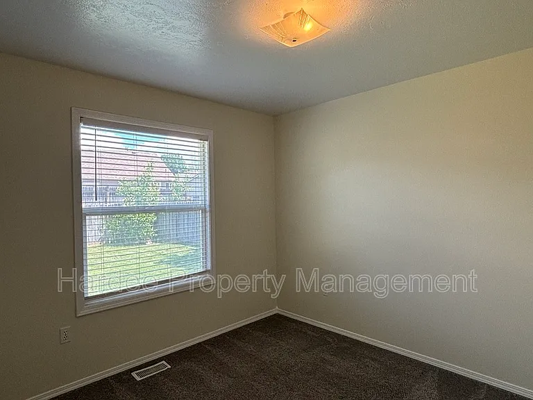 10764 W Goldenrod Ave — Photo 9