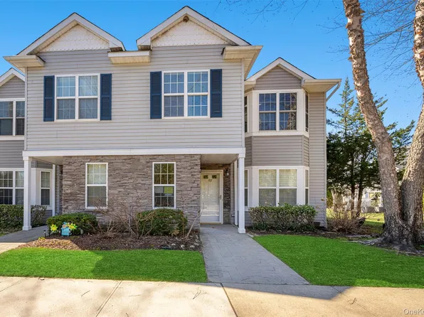 108 Maya Circle, Central Islip, NY 11722