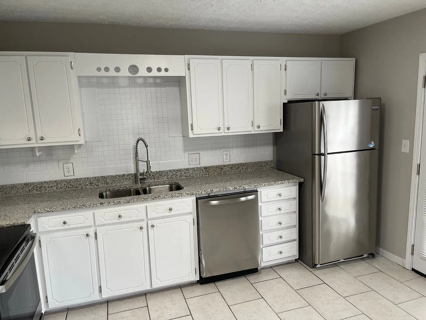 WOW! Newly renovated 2 bedroom, 2 bathroom property in Conyers! Must See — Photo 3