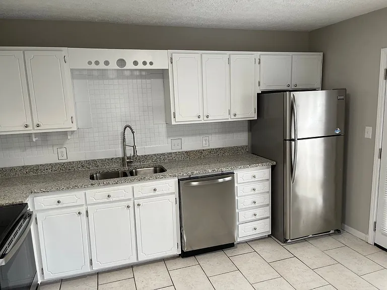 859A Park Pl NE — Photo 3