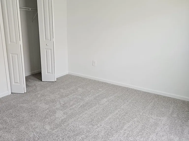 2414 McKinley Dr — Photo 6
