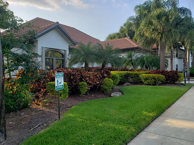 Beautiful and friendly community with walking paths