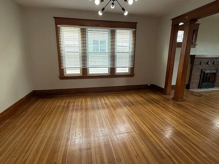 60 Sterling Ave #UPPER — Photo 4