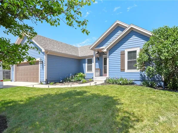 1044 E Pumpkin Ridge St, Gardner, KS 66030
