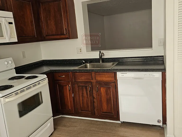 4944 Farrell Ct — Photo 4