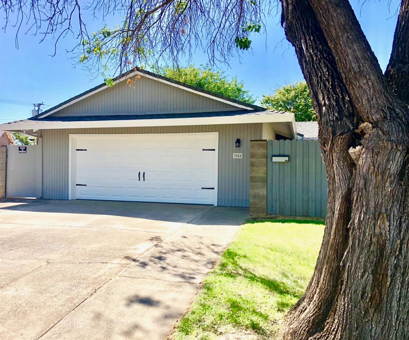 3044 Abbott Ct photo 1