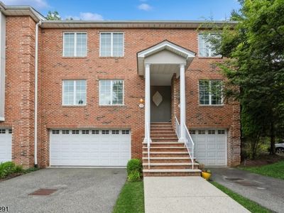 18 Skymark Ct, Upper Saddle River, NJ, 07458