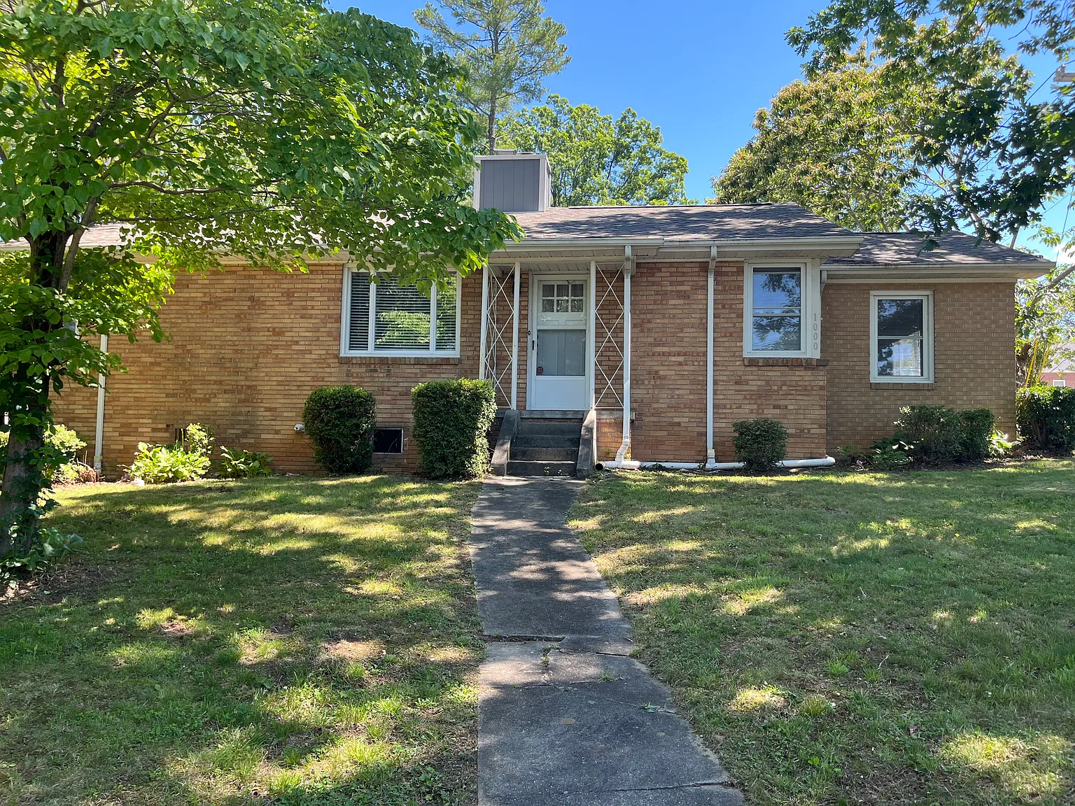 3 bed, 1.5 bath, 1480 sqft, $2,000 — Photo 1