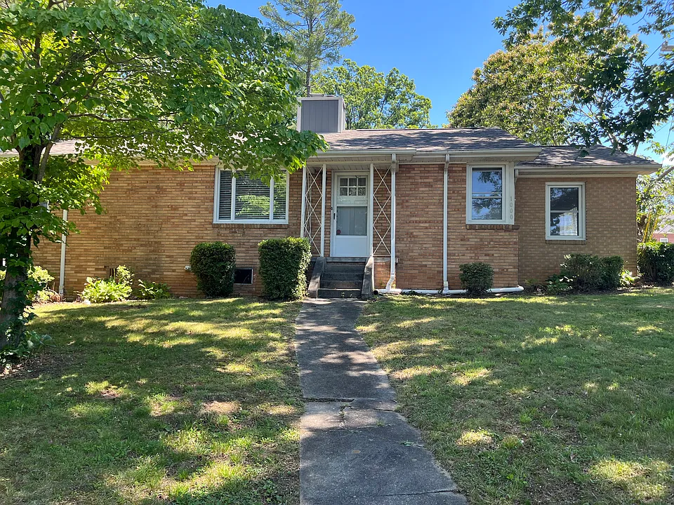 1000 Locust St