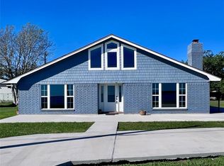 1809 E Bayshore Dr, Palacios, TX 77465