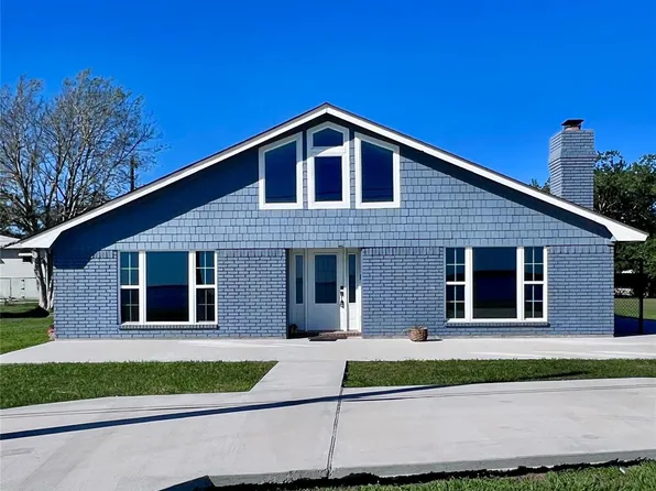 1809 E Bayshore Dr, Palacios, TX 77465