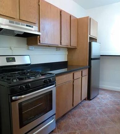 2nd image of 945 Hyde St APT 32