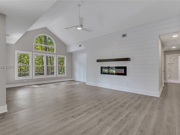 5th image of 8 Pineland Rd